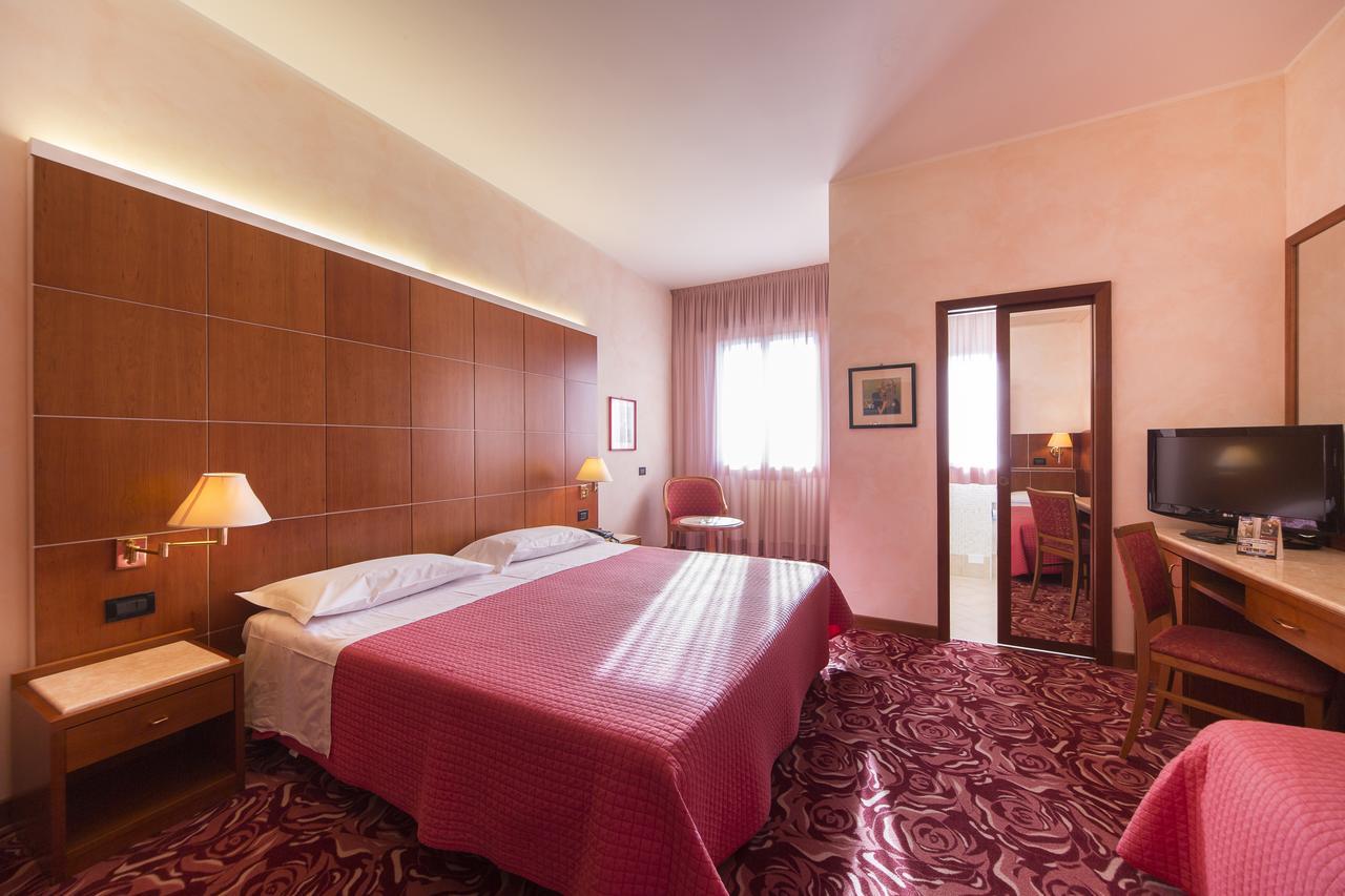 Hotel Alan أنسولا ديليميليا المظهر الخارجي الصورة